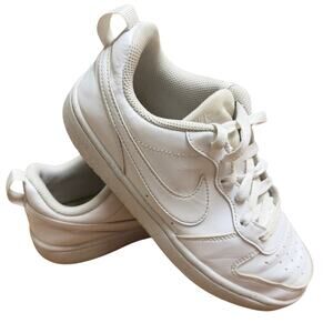 Youth Nike White Size 5.5 Low-Top Sneakers Big Kids Minimalist Basic Plain GUC